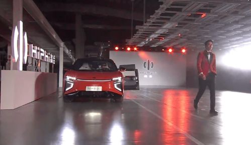 跨界營(yíng)銷新典范 高合汽車聯(lián)動(dòng)Scabal工廠走秀，重構(gòu)汽車銷售體驗(yàn)